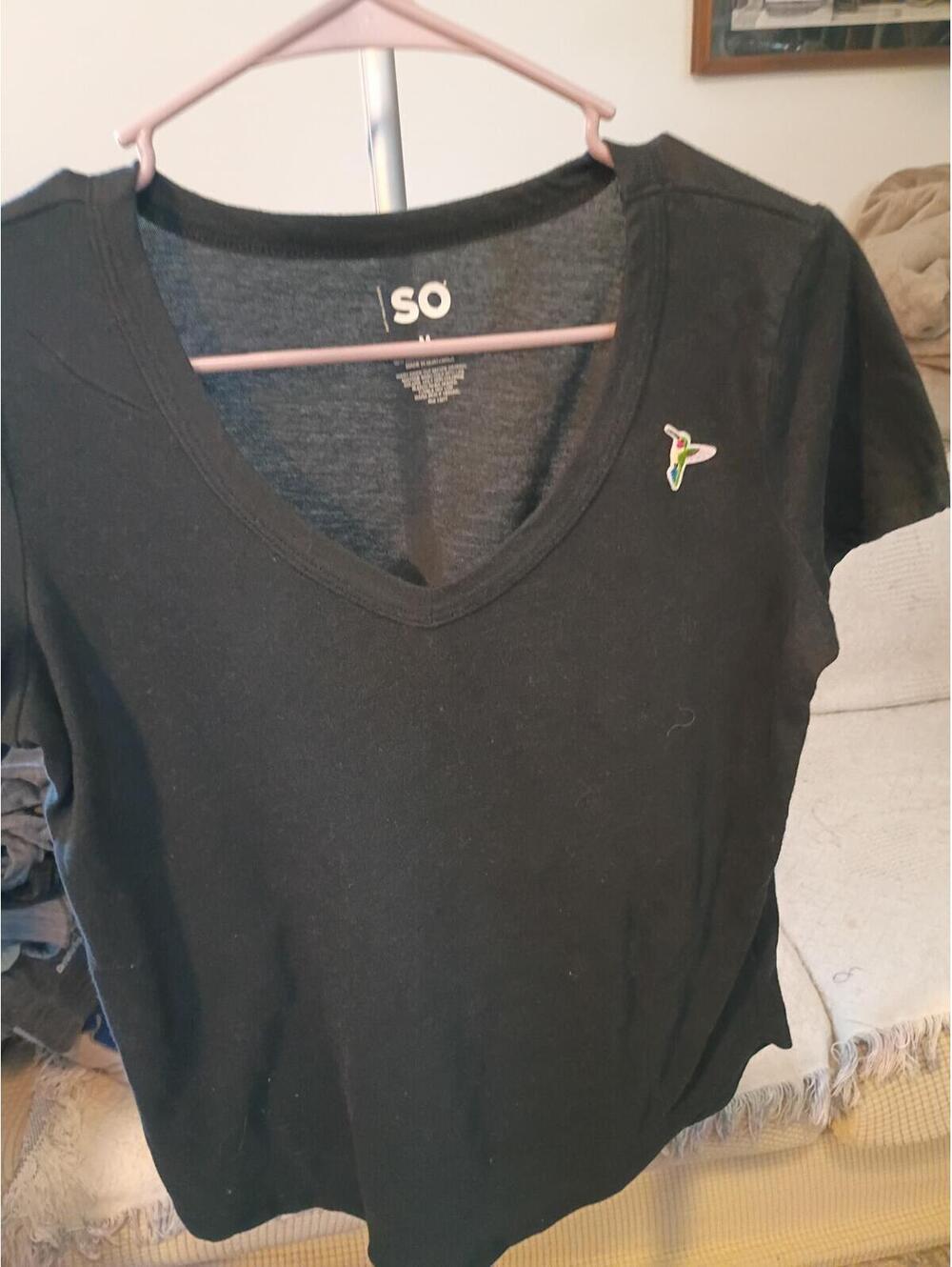 SO Black V-Neck Graphic Tee Shirt Size M
